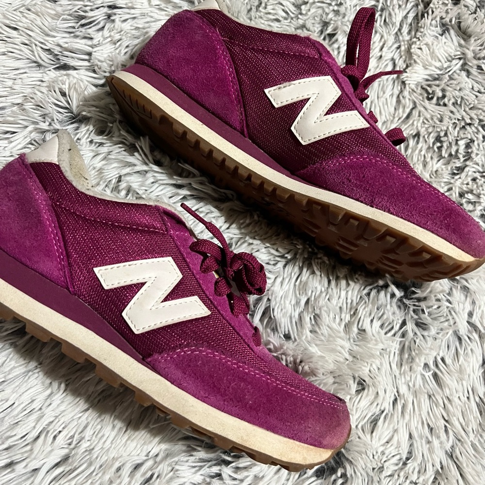 New balance tennis shoes